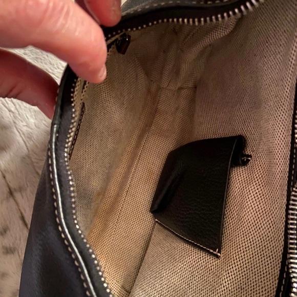 Dooney and Bourke purse in excellent condition. - Picture 3 of 3